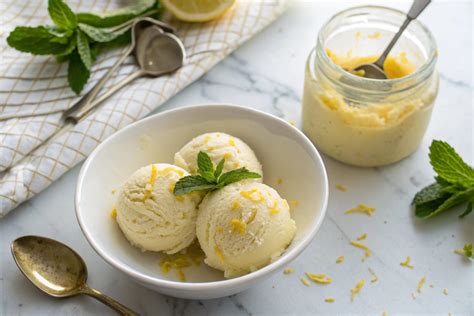Helado de limón con lemon curd