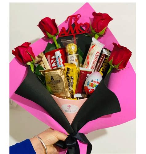 Ramo de flores con chocolates