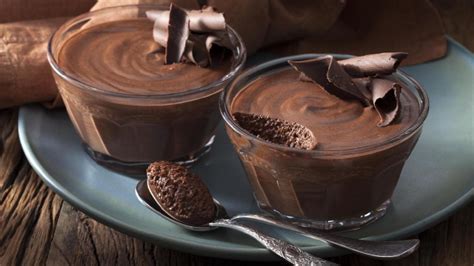 Mousse de chocolate desmoldada con 
