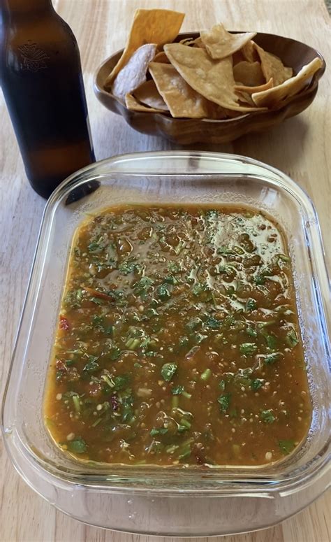 Salsa borracha en un tazón