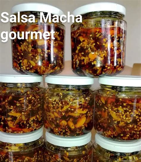 Salsa macha con chiles y frutos secos