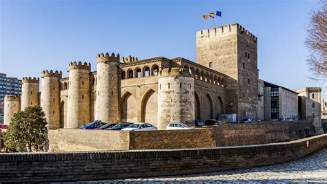 Fachada del Palacio de la Aljafería en Zaragoza