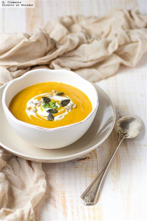 Crema de calabaza con yogur y especias