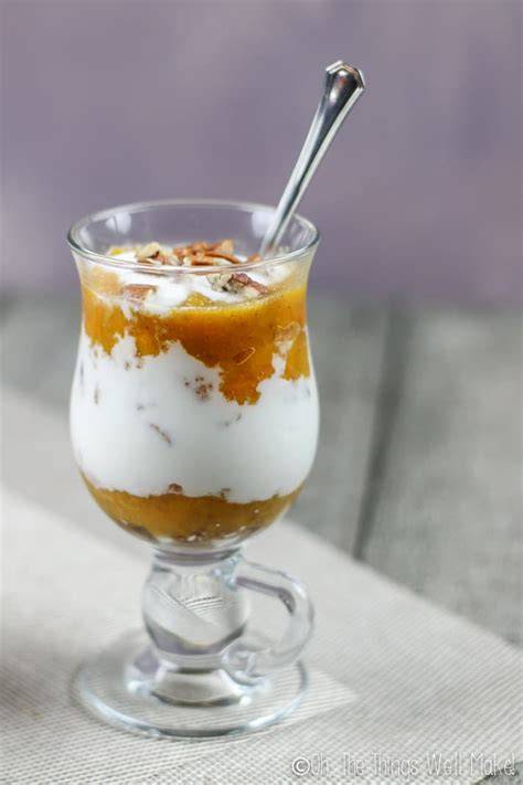 Parfait de calabaza y yogur en un vaso