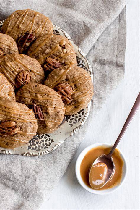 Galletas de nueces pecanas con glaseado de caramelo
