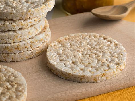 Decoración de galletas de arroz persas con tenedor