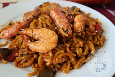 Fideuá de langostinos con verduras