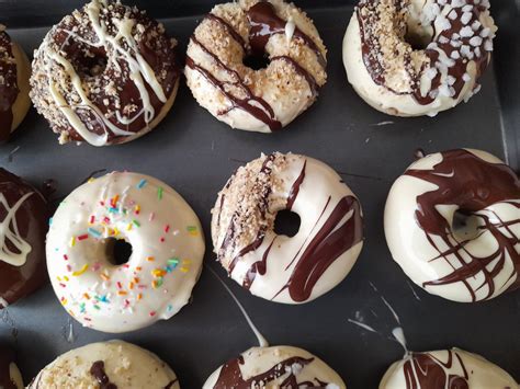 Donuts cubiertos con chocolate fondant