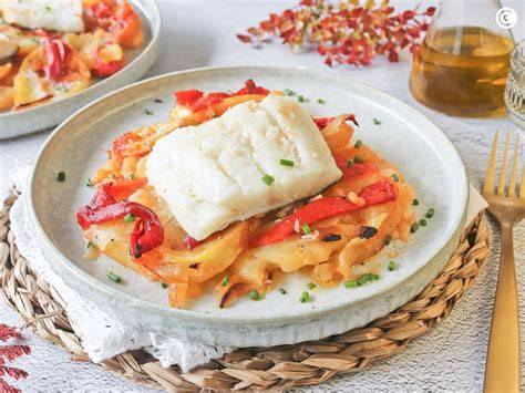 Bacalao al horno en un recipiente hermético para almacenamiento
