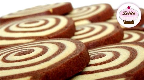 Galletas de dos colores con espiral de vainilla y chocolate