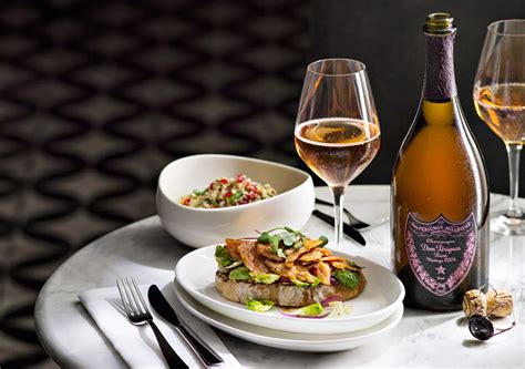 Botellas de Albariño y Champagne para maridar
