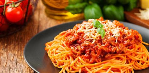 Plato de Slim Pasta con salsa boloñesa