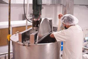 Proceso de mezclado de ingredientes para bizcocho