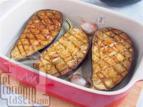 Berenjenas asándose en el horno