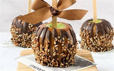 Manzanas de caramelo decoradas con chispas de chocolate