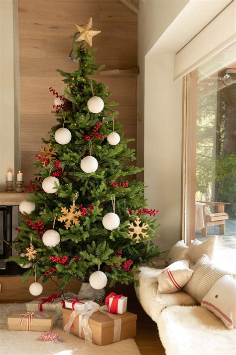 Árbol de Navidad decorado con palomitas
