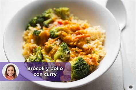 Plato de pollo al curry con brócoli y zanahoria