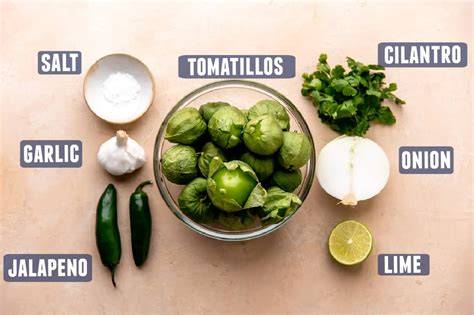 Ingredientes frescos para salsa verde