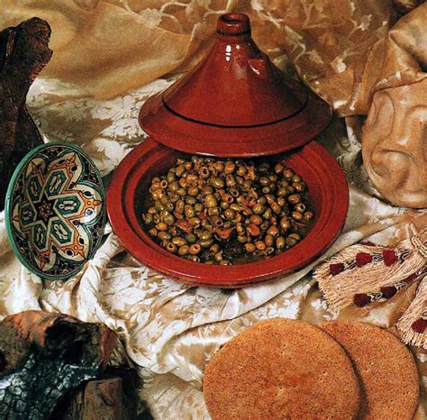 Mesa andalusí con alimentos