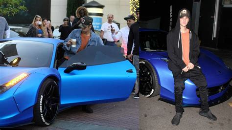 Justin Bieber en su Ferrari en Calabasas