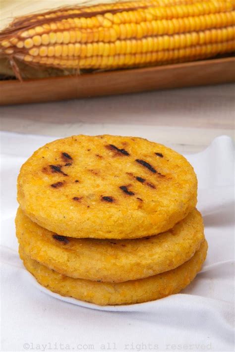 Arepas de maíz recién hechas