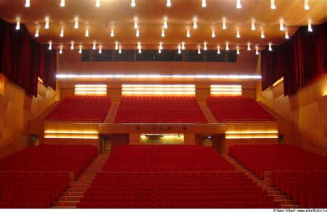 Auditorio Baluarte de Pamplona con detalles arquitectónicos