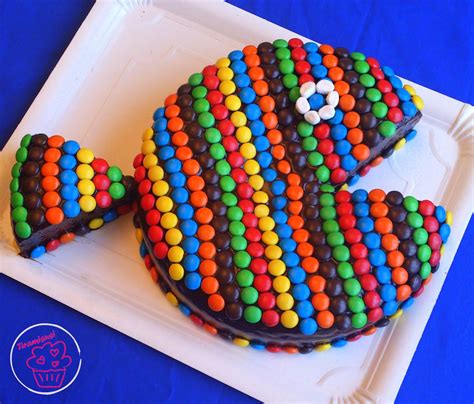 Tarta pez multicolor decorada con Lacasitos