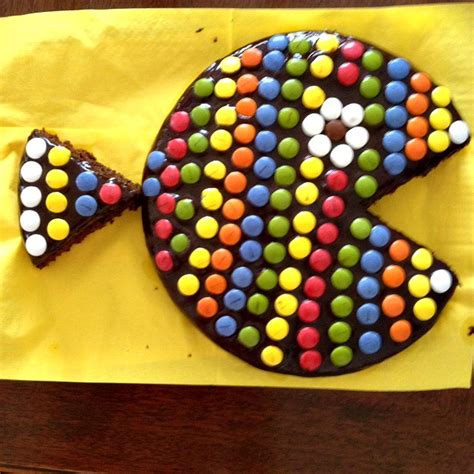 Bizcocho de yogur decorado con forma de pez y Lacasitos