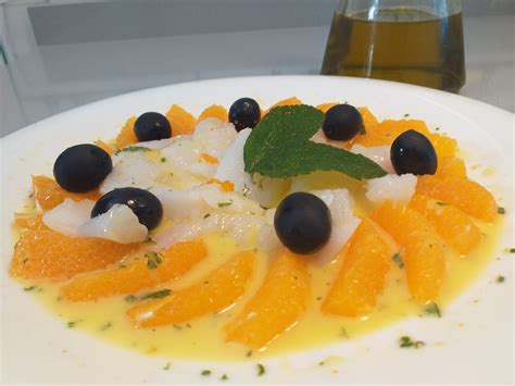 Bacalao con naranja y alcaparras emplatado