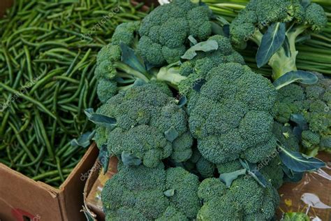 Brócoli fresco en un mercado