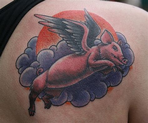 Galería de diseños de tatuajes de cerdos con alas en diferentes estilos