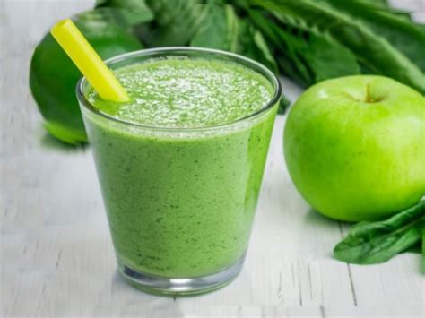 Jugo verde de espinacas y manzana