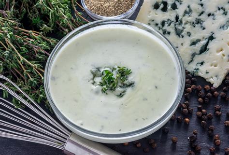 Ingredientes para salsa Roquefort