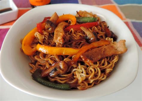 Plato de fideos con lomo de cerdo