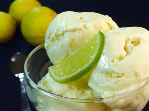 Helado de limón casero en copas
