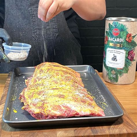 Preparación de costillas: retirando membrana, aplicando mostaza y rub