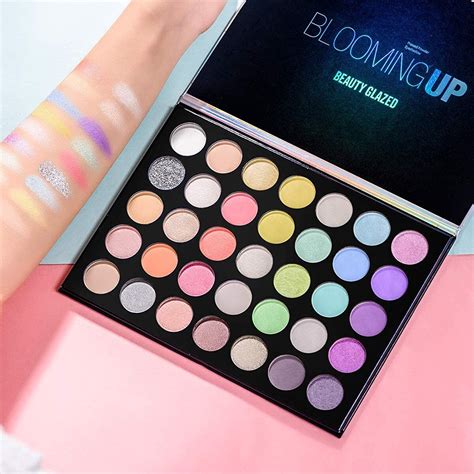 paleta de colores de maquillaje y sombras de ojos