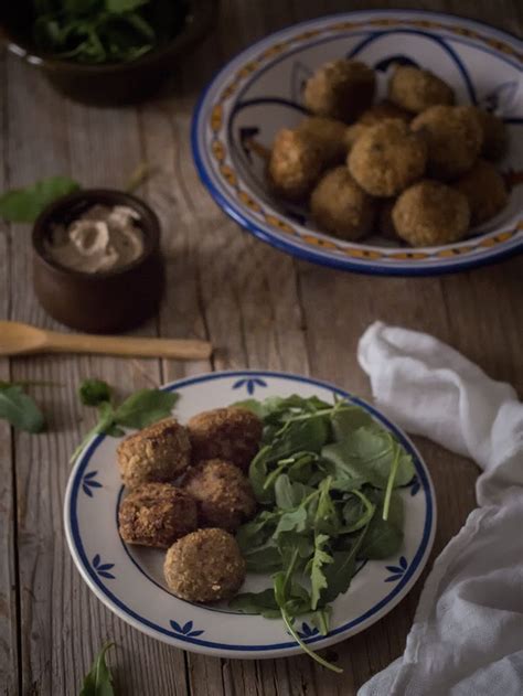 Croquetas de berenjena con mayonesa de ajo negro