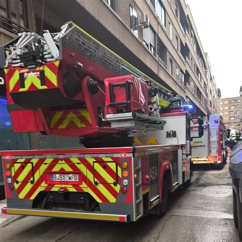Equipo de bomberos y policía en la calle Trévise, París