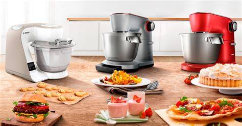Variedad de robots de cocina y batidoras