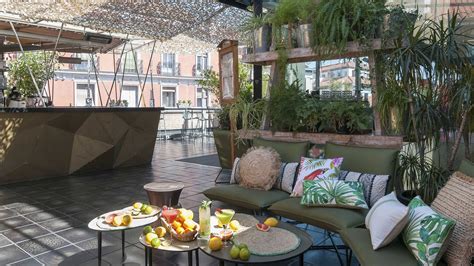 Terraza del restaurante en la tercera planta del Mercado de San Antón