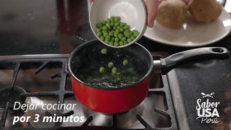 Arvejas cocinándose en una olla