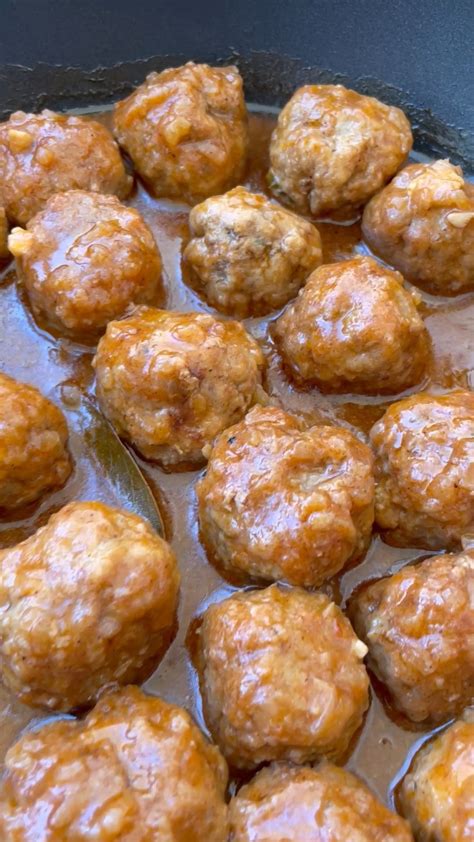 Albóndigas friéndose en aceite