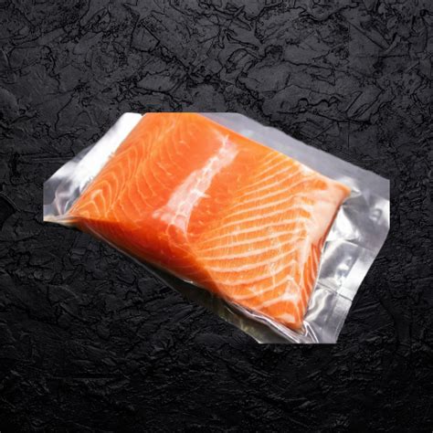 Salmón porcionado sin piel empacado al vacío
