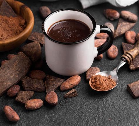 Taza de cacao caliente con alternativas vegetales