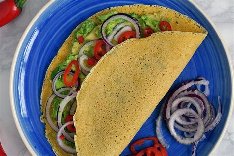Crepes de harina de garbanzos con diferentes rellenos saludables