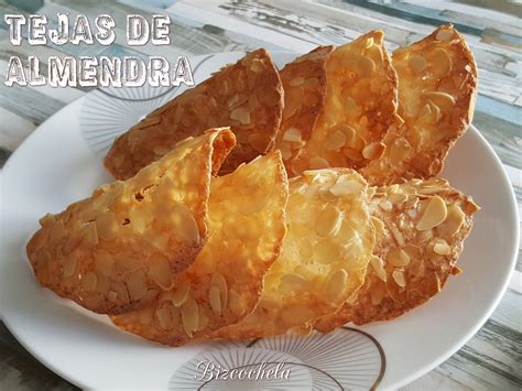 Variedades de tejas de almendra y chocolate
