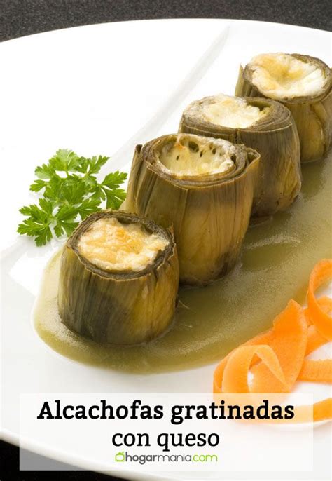 Alcachofas gratinadas con queso en una fuente de horno