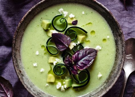 Gazpacho verde con almendras