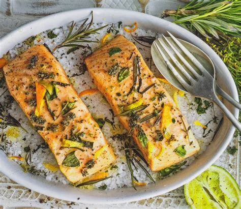 Salmón con hierbas y cítricos